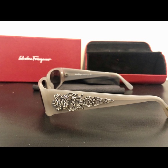 Salvatore Ferragamo Maharani Crystal Embellished - Picture 4 of 6